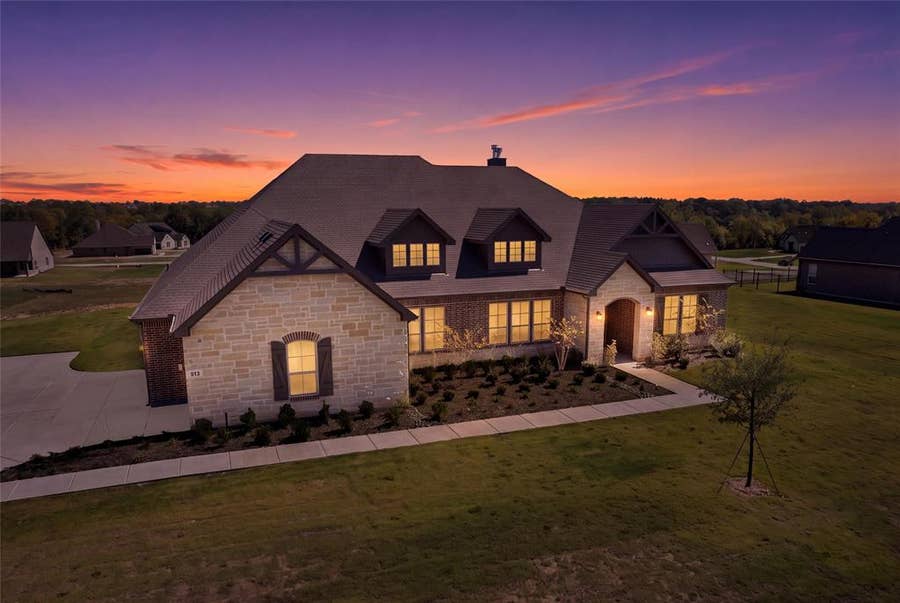 Property photo for 813 Valley Ridge Road, Van Alstyne, TX