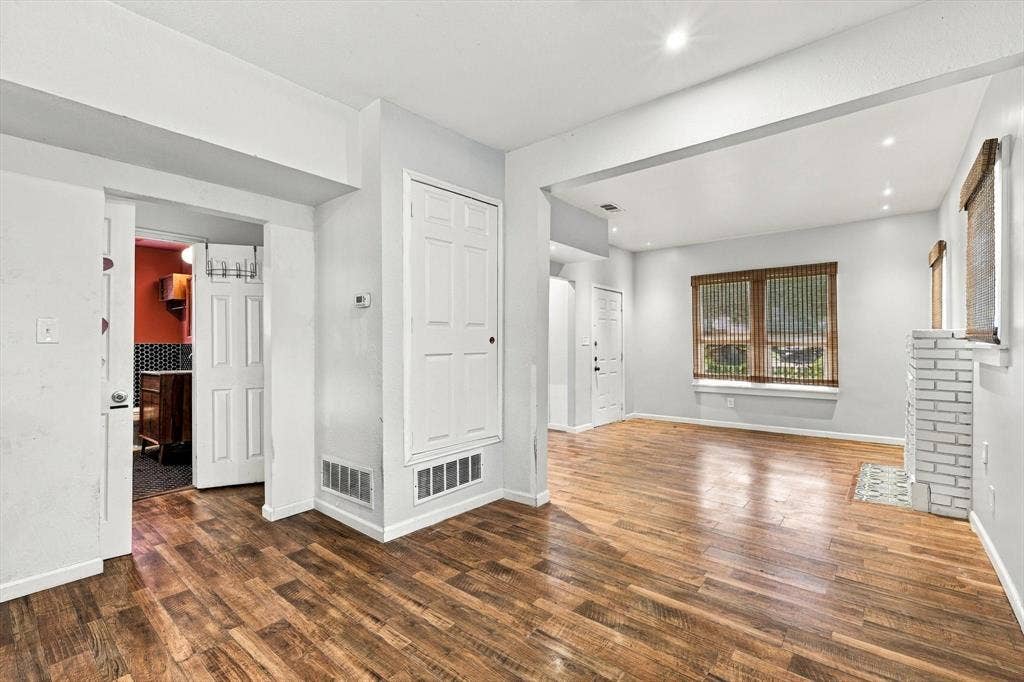 305 E 6th Street, Dallas, TX 75203 305 E 6th Street, Dallas, TX 75203