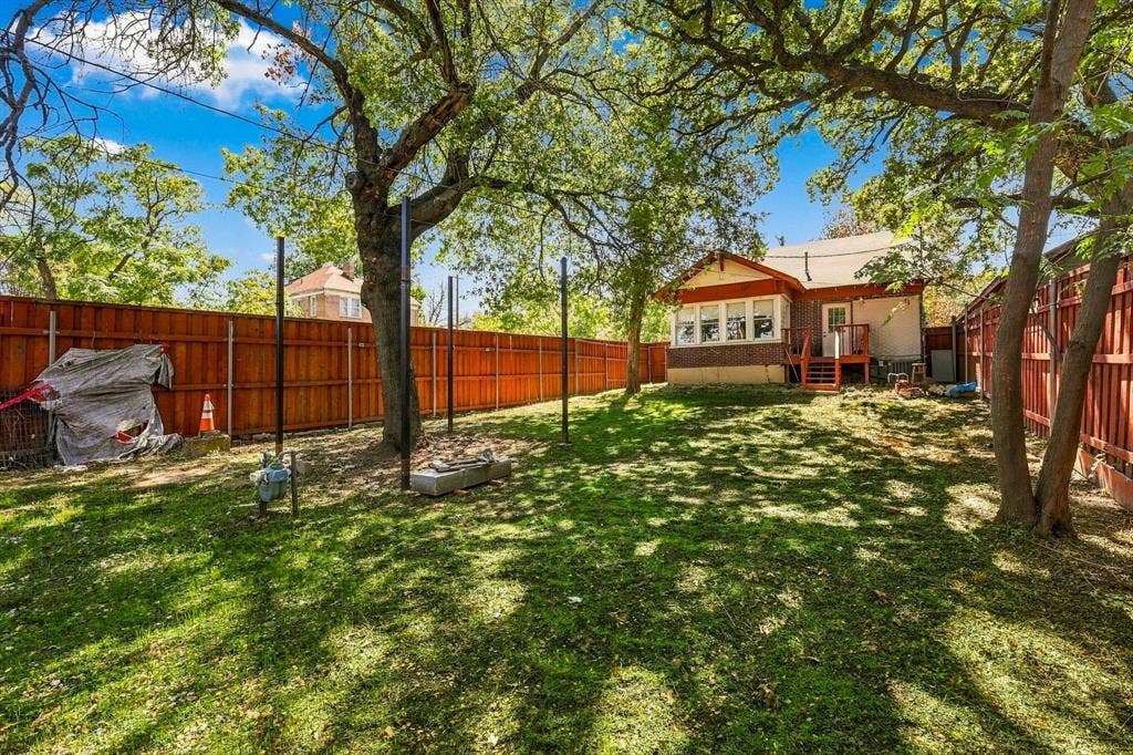 305 E 6th Street, Dallas, TX 75203 305 E 6th Street, Dallas, TX 75203