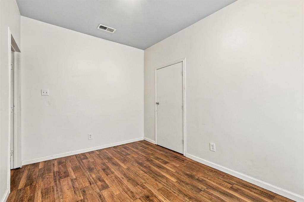 305 E 6th Street, Dallas, TX 75203 305 E 6th Street, Dallas, TX 75203
