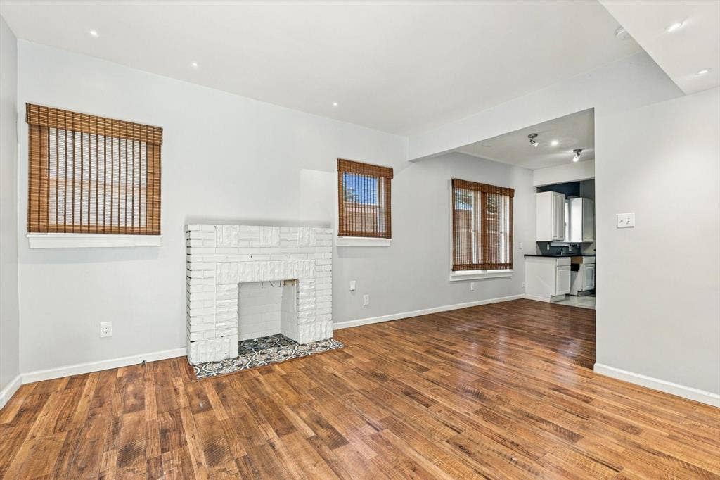 305 E 6th Street, Dallas, TX 75203 305 E 6th Street, Dallas, TX 75203