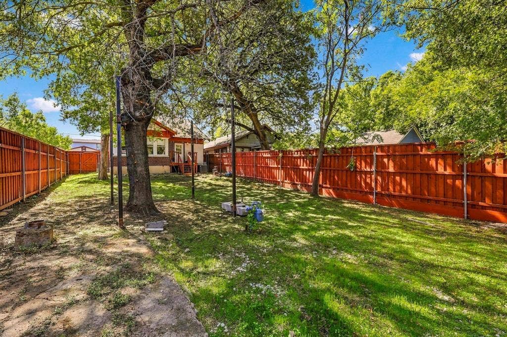 305 E 6th Street, Dallas, TX 75203 305 E 6th Street, Dallas, TX 75203