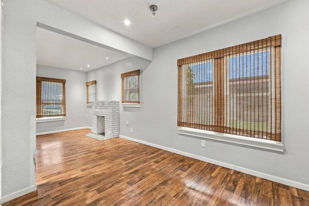 305 E 6th Street, Dallas, TX 75203 305 E 6th Street, Dallas, TX 75203