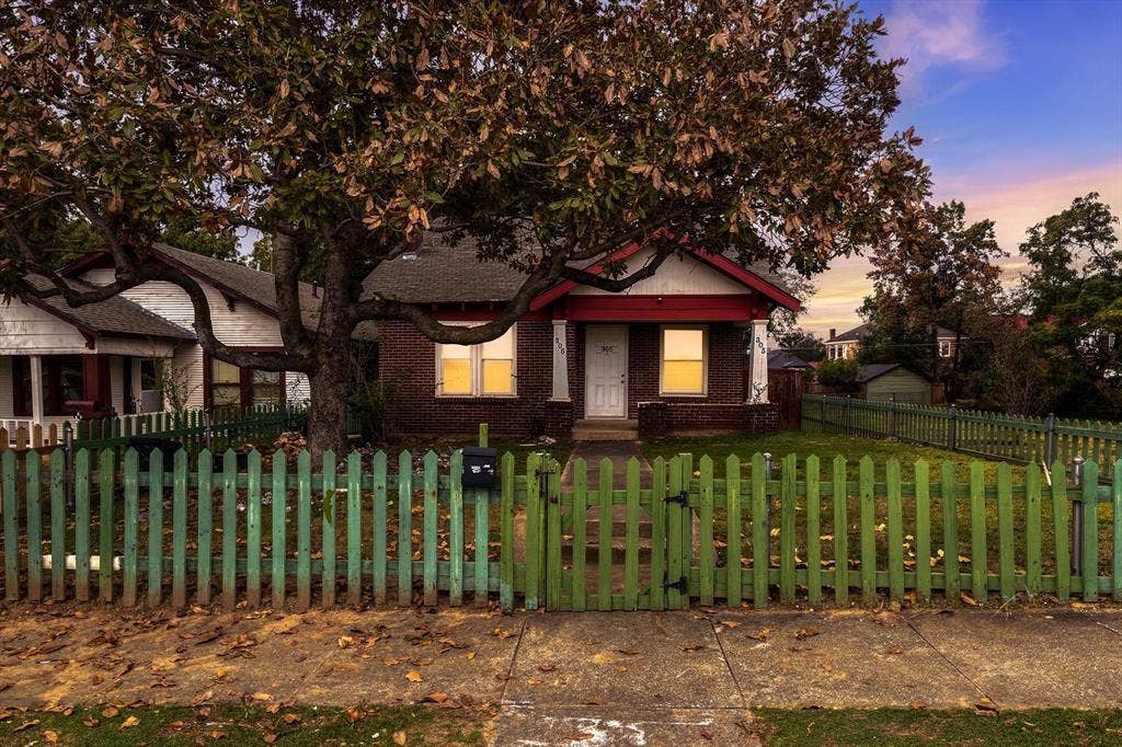305 E 6th Street, Dallas, TX 75203 305 E 6th Street, Dallas, TX 75203