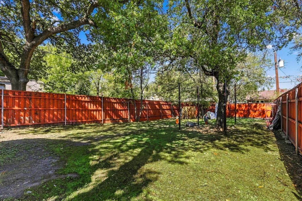 305 E 6th Street, Dallas, TX 75203 305 E 6th Street, Dallas, TX 75203