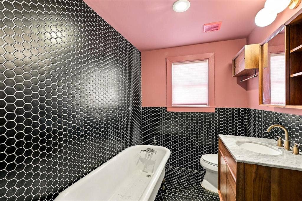 305 E 6th Street, Dallas, TX 75203 305 E 6th Street, Dallas, TX 75203