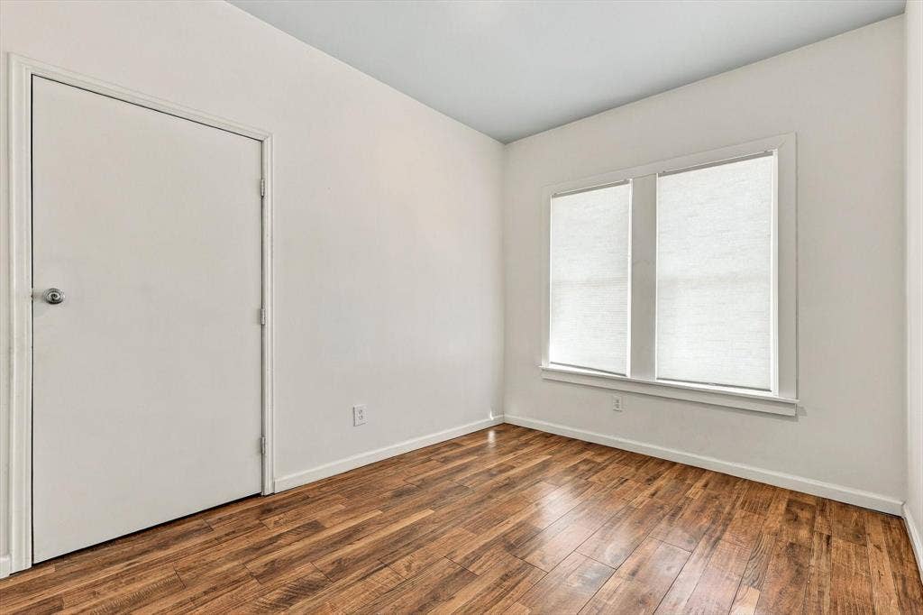 305 E 6th Street, Dallas, TX 75203 305 E 6th Street, Dallas, TX 75203