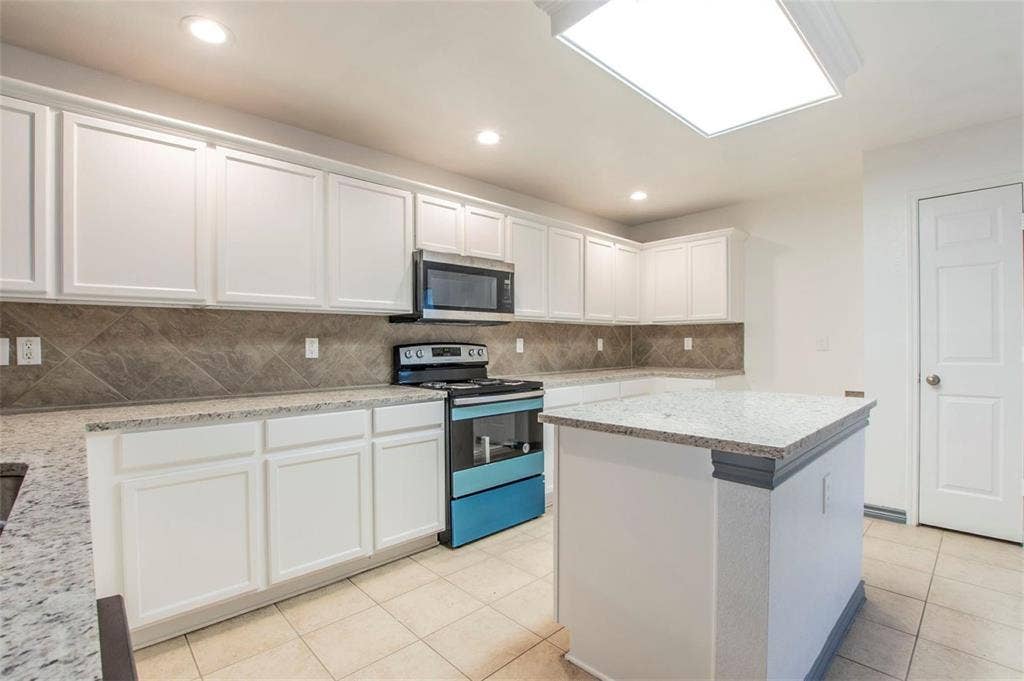 3142 Dusty Oak Drive, Dallas, TX 75227