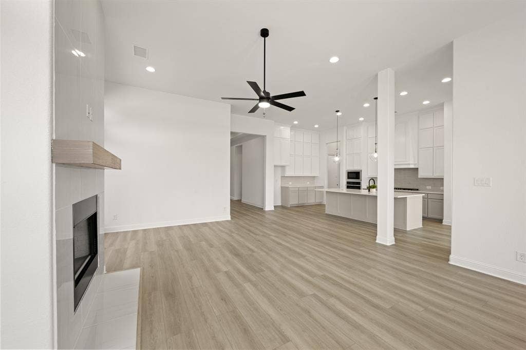 2608 Alyssa Street, Burleson, TX 76028 2608 Alyssa Street, Burleson, TX 76028