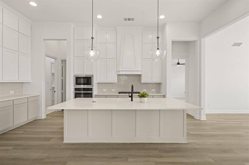2608 Alyssa Street, Burleson, TX 76028 2608 Alyssa Street, Burleson, TX 76028