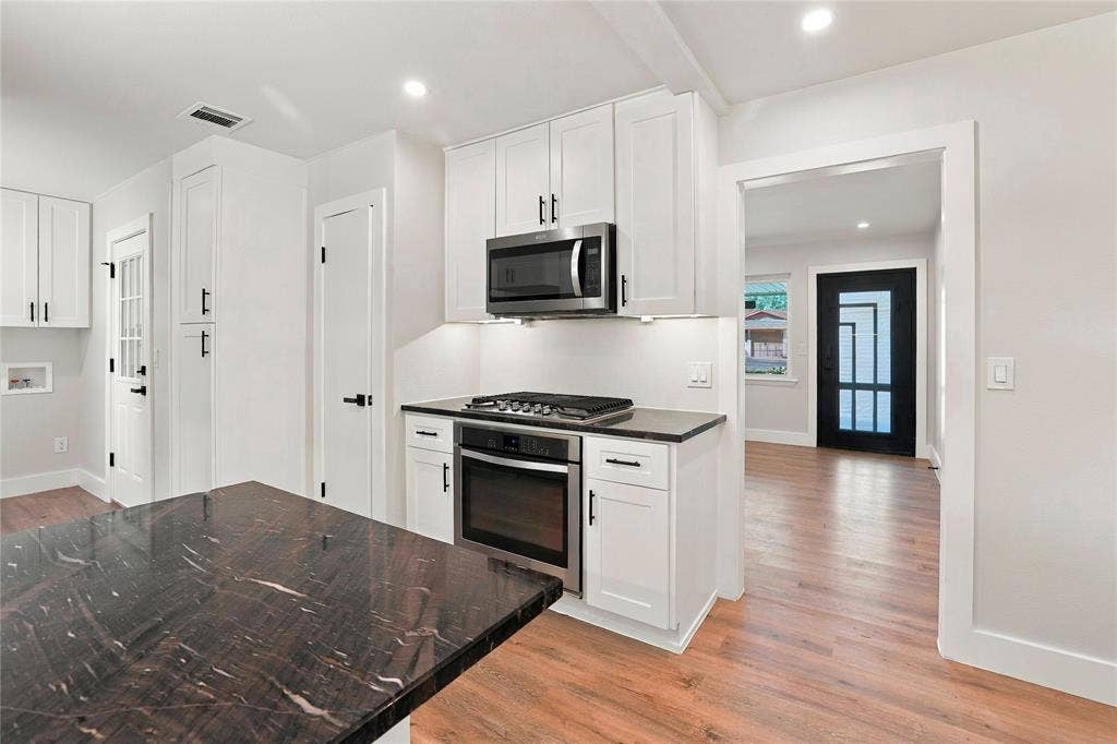 2960 Amber Lane, Farmers Branch, TX 75234 2960 Amber Lane, Farmers Branch, TX 75234