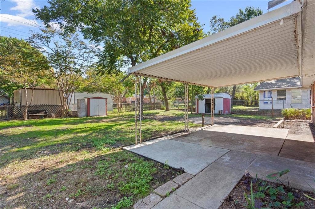 1319 Royal Oaks Drive, Waco, TX 76710 1319 Royal Oaks Drive, Waco, TX 76710