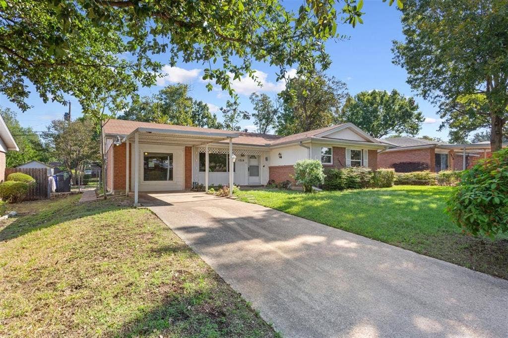 1319 Royal Oaks Drive, Waco, TX 76710 1319 Royal Oaks Drive, Waco, TX 76710