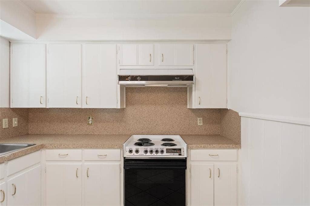 1319 Royal Oaks Drive, Waco, TX 76710 1319 Royal Oaks Drive, Waco, TX 76710