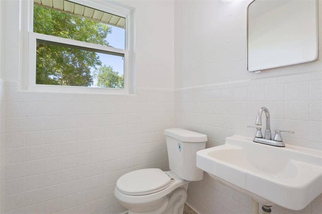 1319 Royal Oaks Drive, Waco, TX 76710 1319 Royal Oaks Drive, Waco, TX 76710