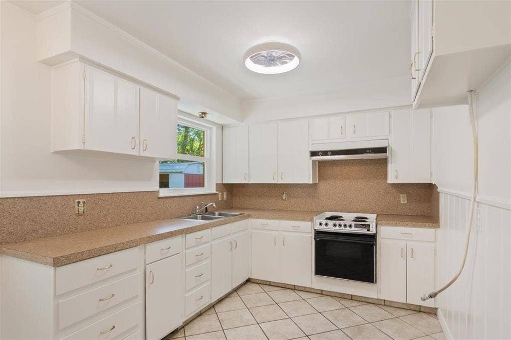 1319 Royal Oaks Drive, Waco, TX 76710 1319 Royal Oaks Drive, Waco, TX 76710