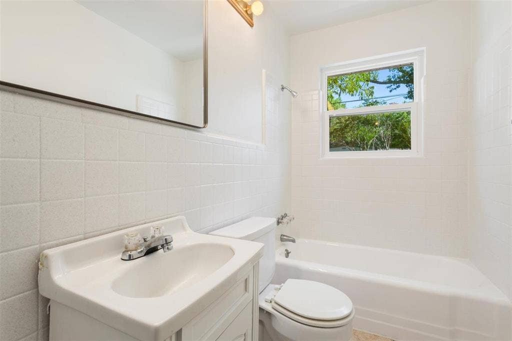 1319 Royal Oaks Drive, Waco, TX 76710 1319 Royal Oaks Drive, Waco, TX 76710