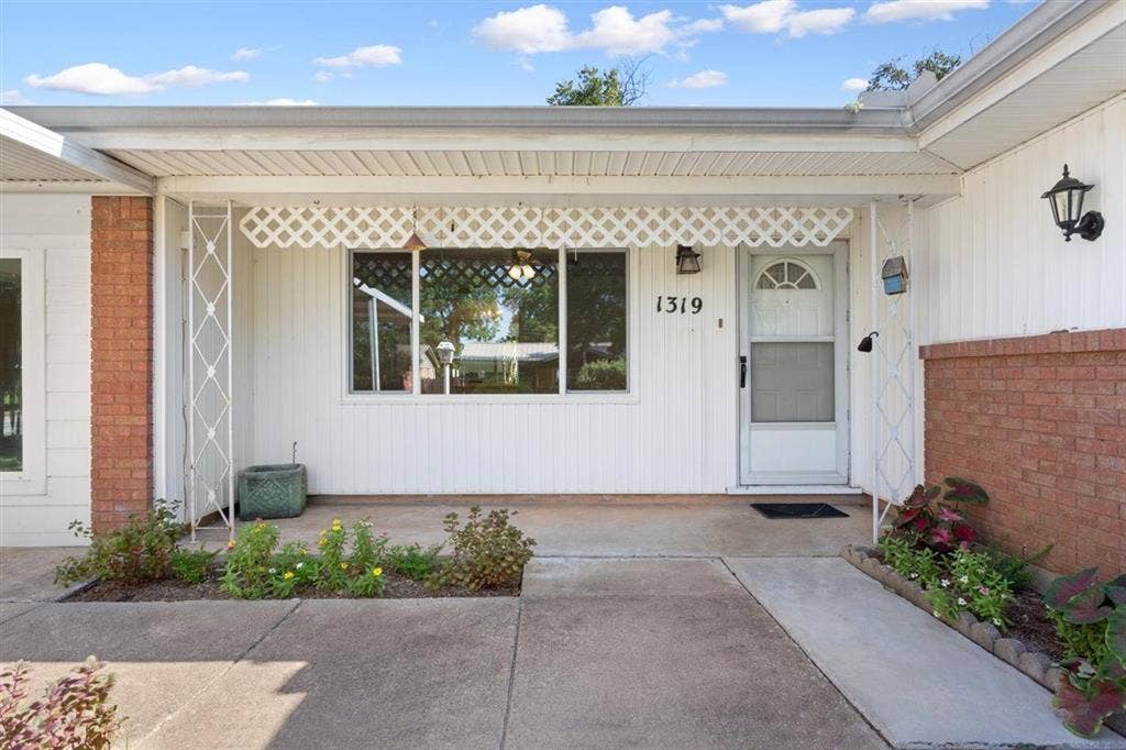 1319 Royal Oaks Drive, Waco, TX 76710 1319 Royal Oaks Drive, Waco, TX 76710