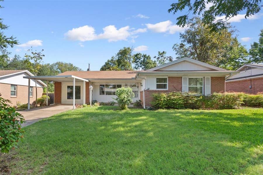 Property photo for 1319 Royal Oaks Drive, Waco, TX