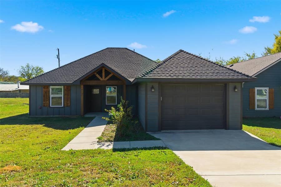 Property photo for 612 W Coffin Street, Denison, TX