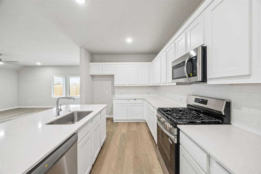 1121 Sundog Drive, Princeton, TX 75407 Kitchen in the Hayden home plan – REPRESENTATIVE PHOTO