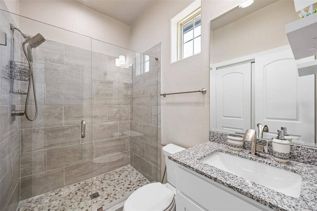 2279 Dorian Place, Dallas, TX 75228 Ensuite Bathroom