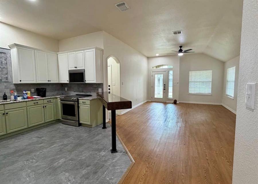Property photo for 1001 Roberts Bend, Granbury, TX