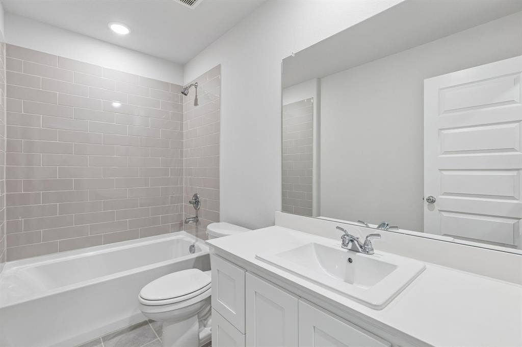 2304 Warm Glow Way, Princeton, TX 75407 Bathroom in the Harrison home plan – REPRESENTATIVE PHOTO
