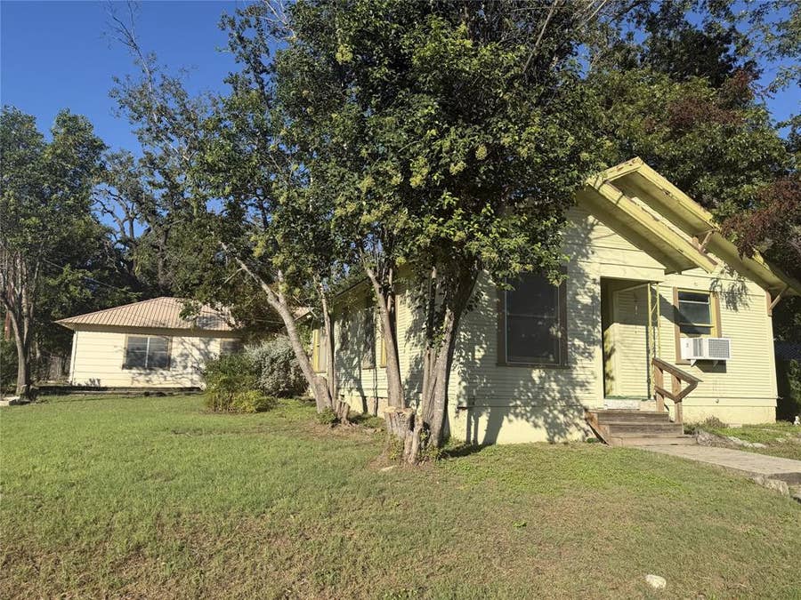 Property photo for 108 S Race Street, Lampasas, TX