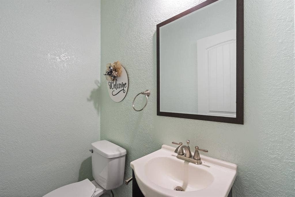 209 E Allen Avenue, Godley, TX 76044 209 E Allen Avenue, Godley, TX 76044
