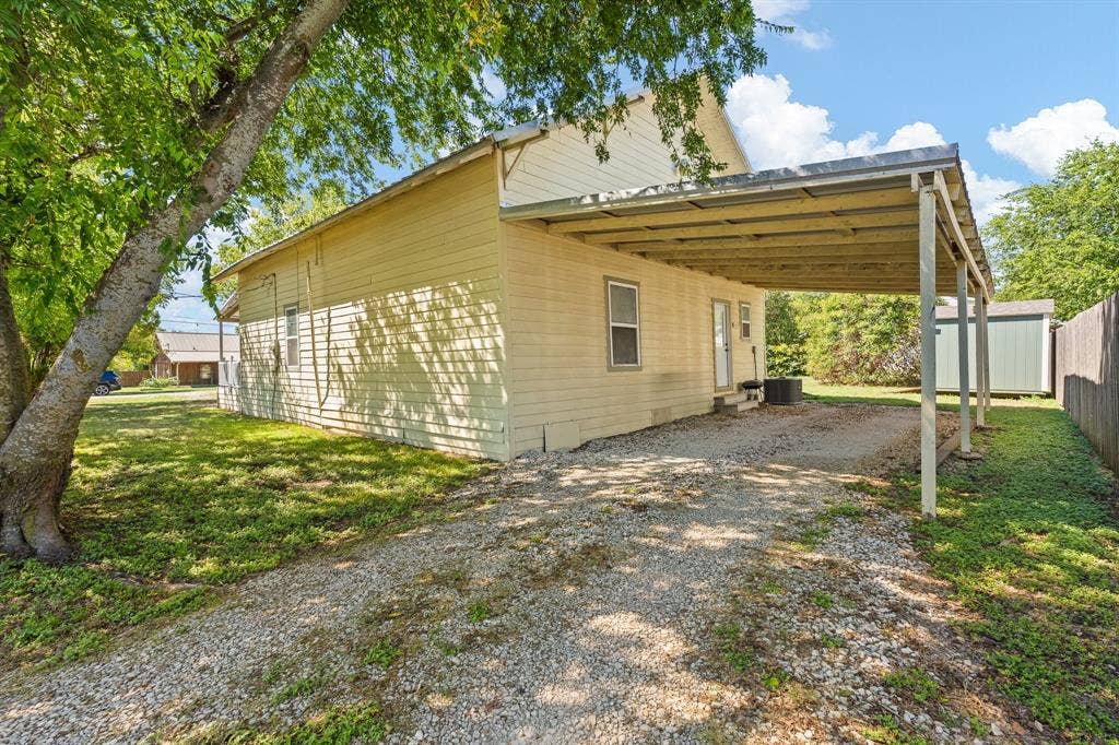 209 E Allen Avenue, Godley, TX 76044 209 E Allen Avenue, Godley, TX 76044