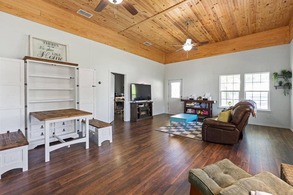 209 E Allen Avenue, Godley, TX 76044 209 E Allen Avenue, Godley, TX 76044