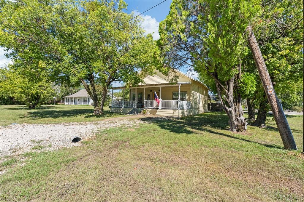 209 E Allen Avenue, Godley, TX 76044 209 E Allen Avenue, Godley, TX 76044