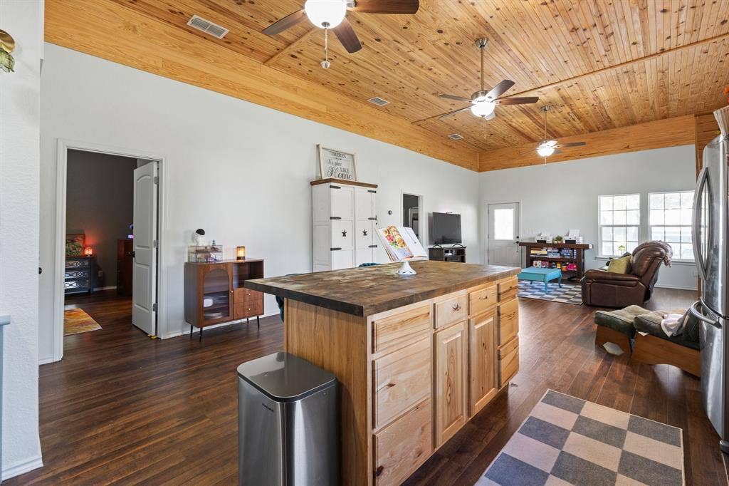 209 E Allen Avenue, Godley, TX 76044 209 E Allen Avenue, Godley, TX 76044