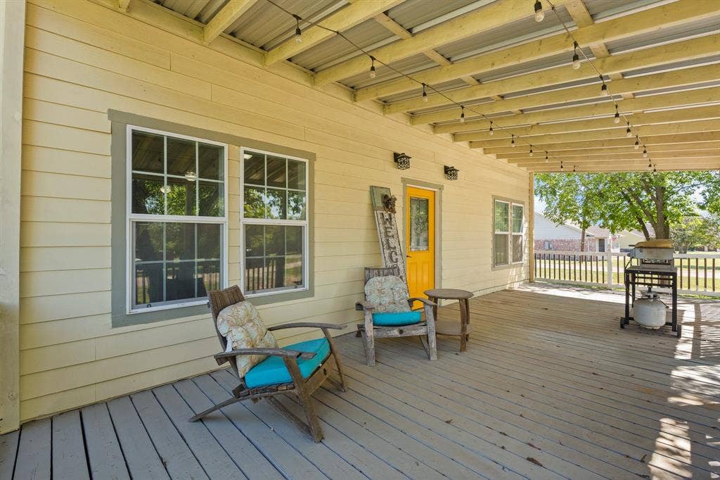 209 E Allen Avenue, Godley, TX 76044 209 E Allen Avenue, Godley, TX 76044