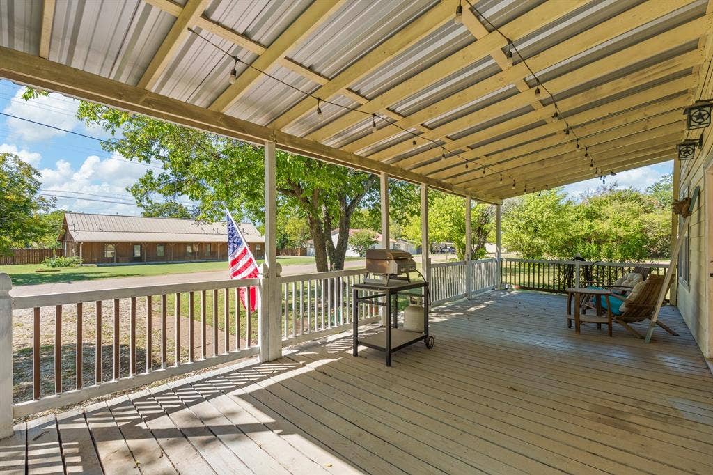 209 E Allen Avenue, Godley, TX 76044 209 E Allen Avenue, Godley, TX 76044