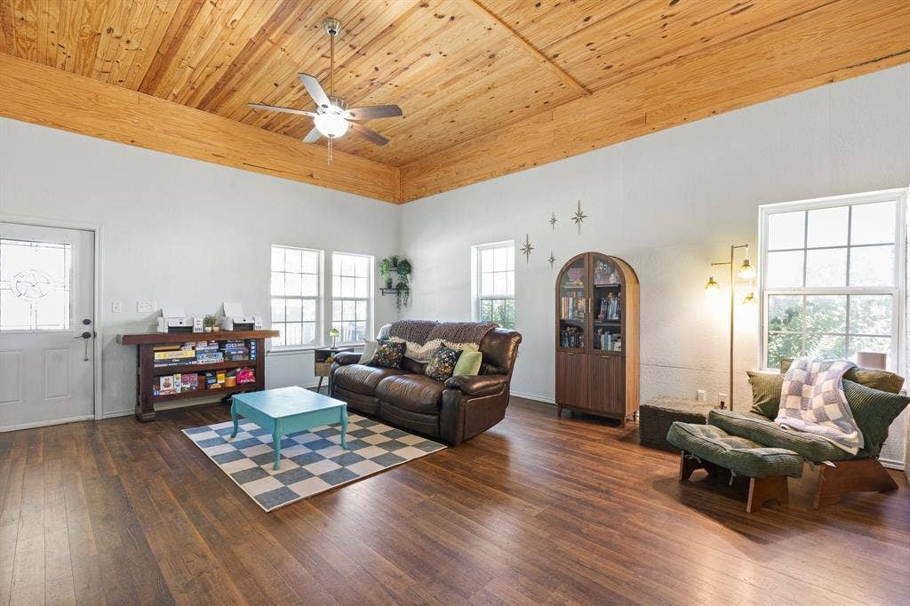 209 E Allen Avenue, Godley, TX 76044 209 E Allen Avenue, Godley, TX 76044