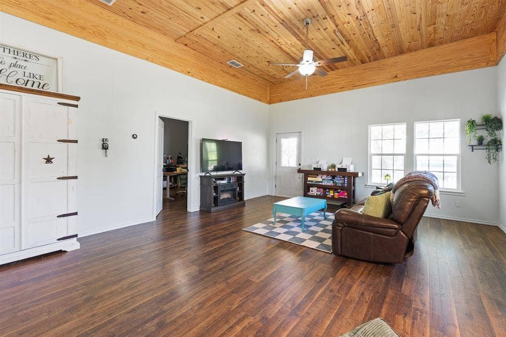 209 E Allen Avenue, Godley, TX 76044 209 E Allen Avenue, Godley, TX 76044