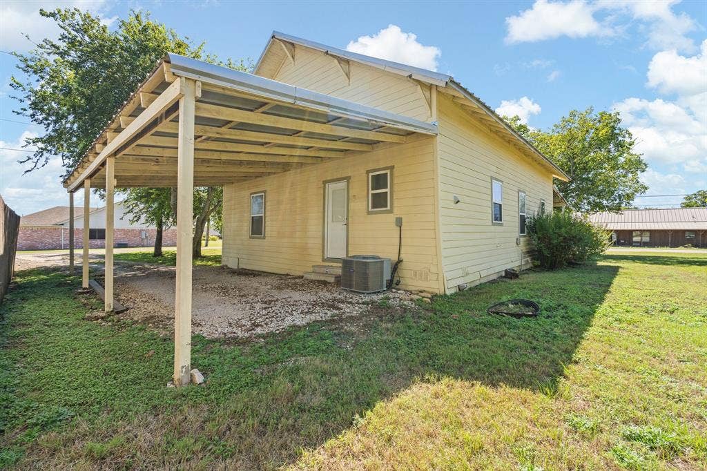 209 E Allen Avenue, Godley, TX 76044 209 E Allen Avenue, Godley, TX 76044