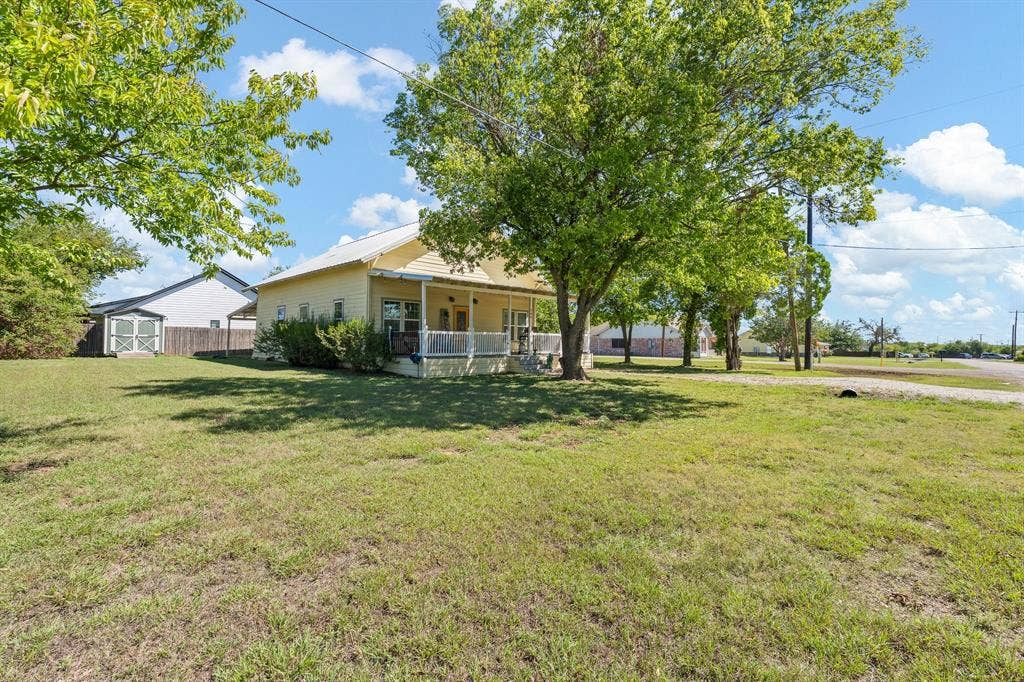 209 E Allen Avenue, Godley, TX 76044 209 E Allen Avenue, Godley, TX 76044