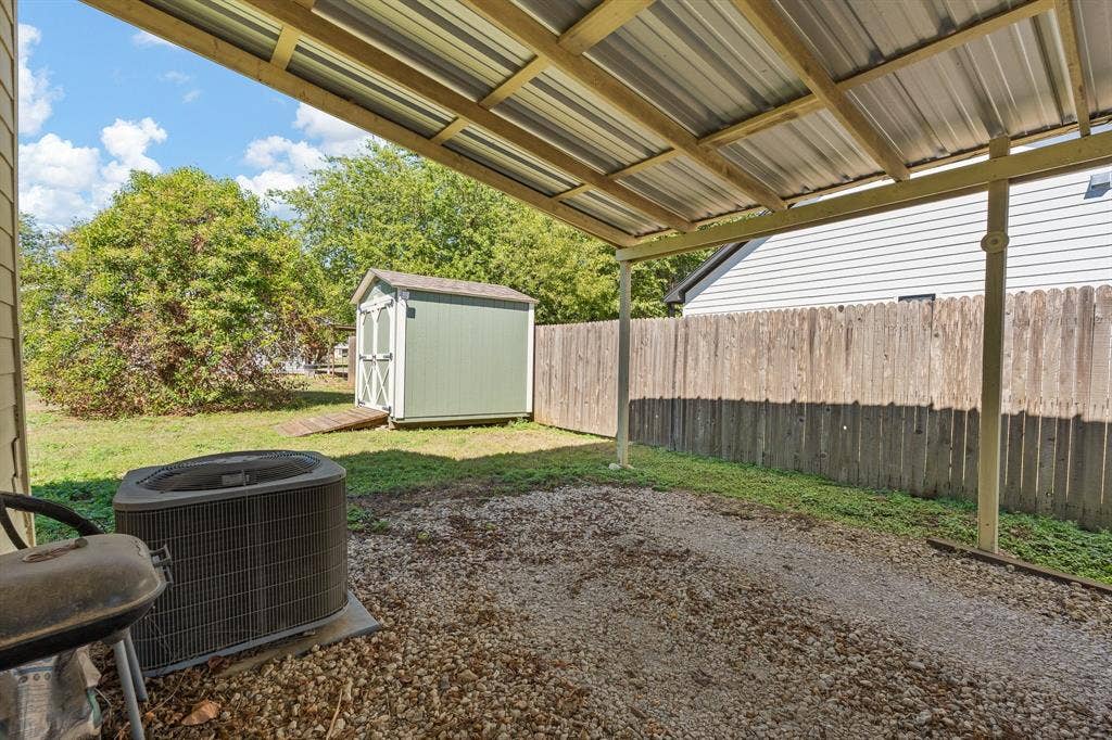 209 E Allen Avenue, Godley, TX 76044 209 E Allen Avenue, Godley, TX 76044