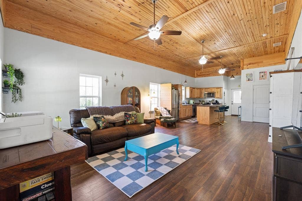 209 E Allen Avenue, Godley, TX 76044 209 E Allen Avenue, Godley, TX 76044