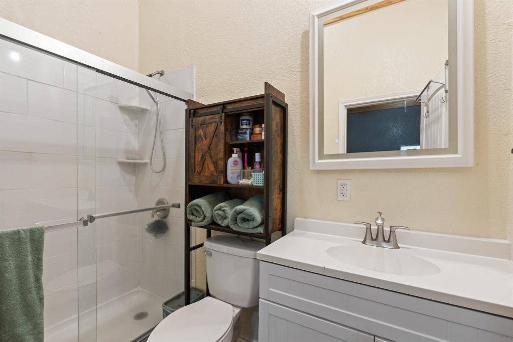 209 E Allen Avenue, Godley, TX 76044 209 E Allen Avenue, Godley, TX 76044