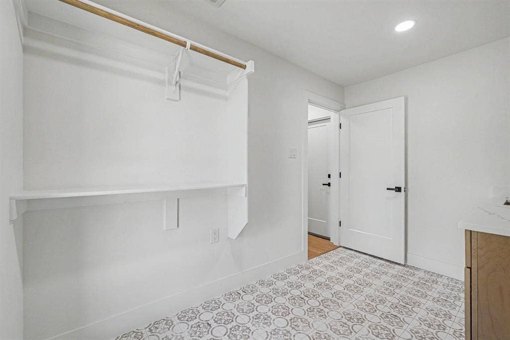 4004 Cedar Bayou Drive, Dallas, TX 75244 Built-in closet shelving and hanging rod