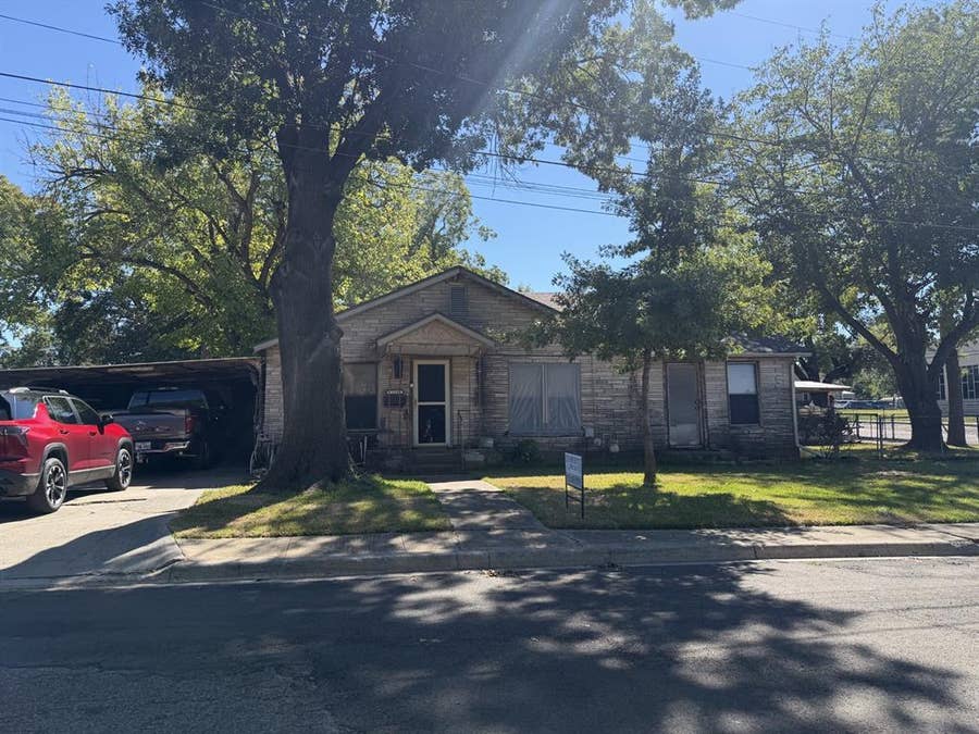 Property photo for 114 Wainwright Street, Whitesboro, TX