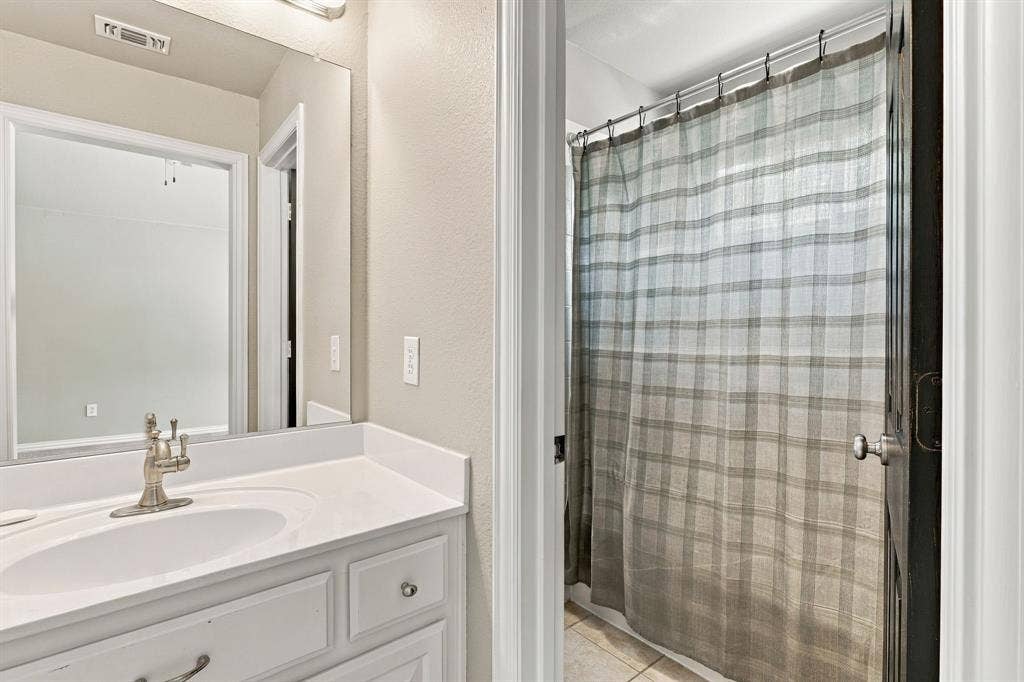 Upstairs Full Bathroom | Bathroom with vanity storage and a tub-shower combination serving the upper-level bedrooms.