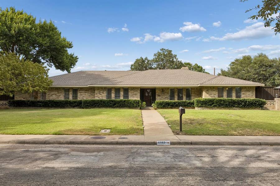 Property photo for 4333 Echo Glen Drive, Dallas, TX