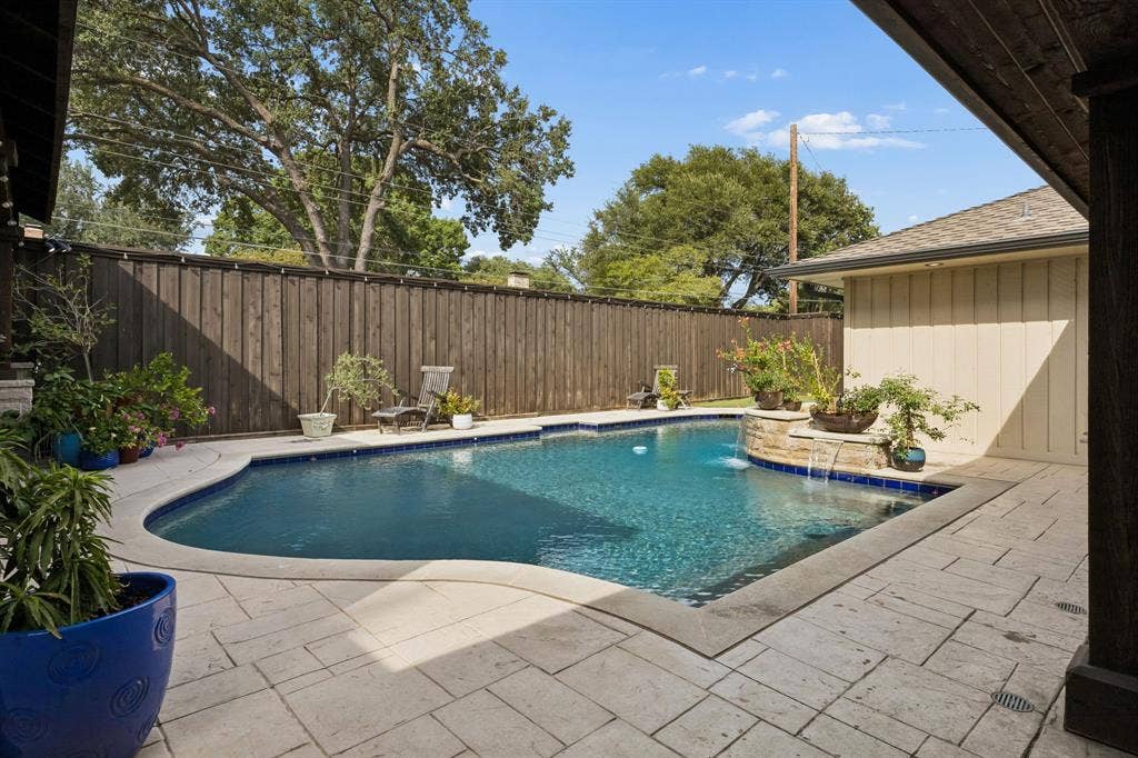 4333 Echo Glen Drive, Dallas, TX 75244