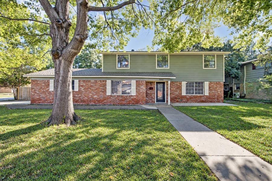 Property photo for 1002 Hickory Street, Irving, TX