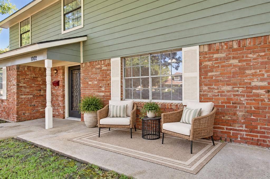 1002 Hickory Street, Irving, TX 75060